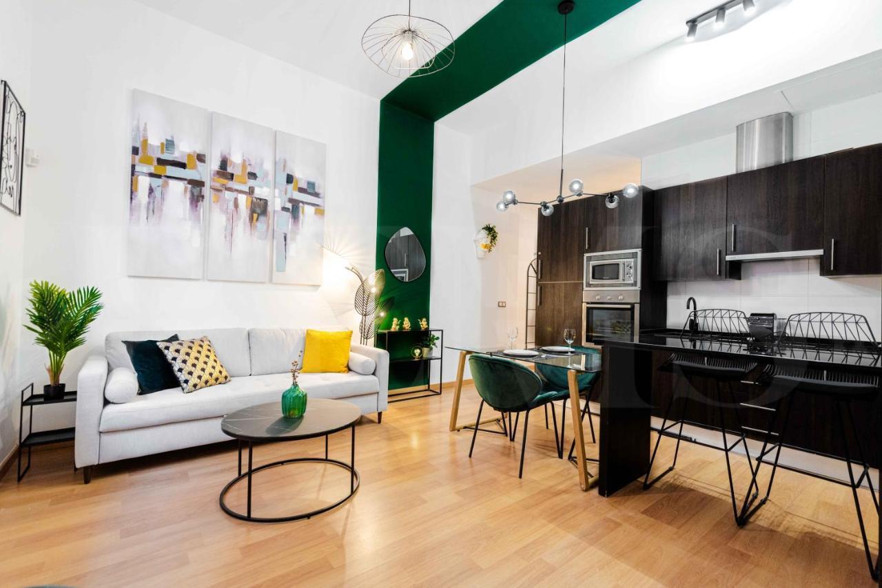 Apartment Deluxe Apartment With Common Swimming Pool - Center