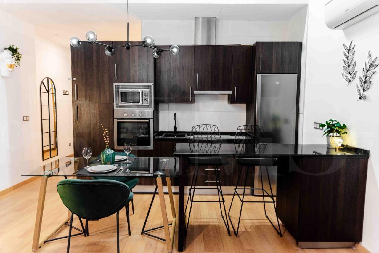 Deluxe Apartment With Common Swimming Pool - Center *