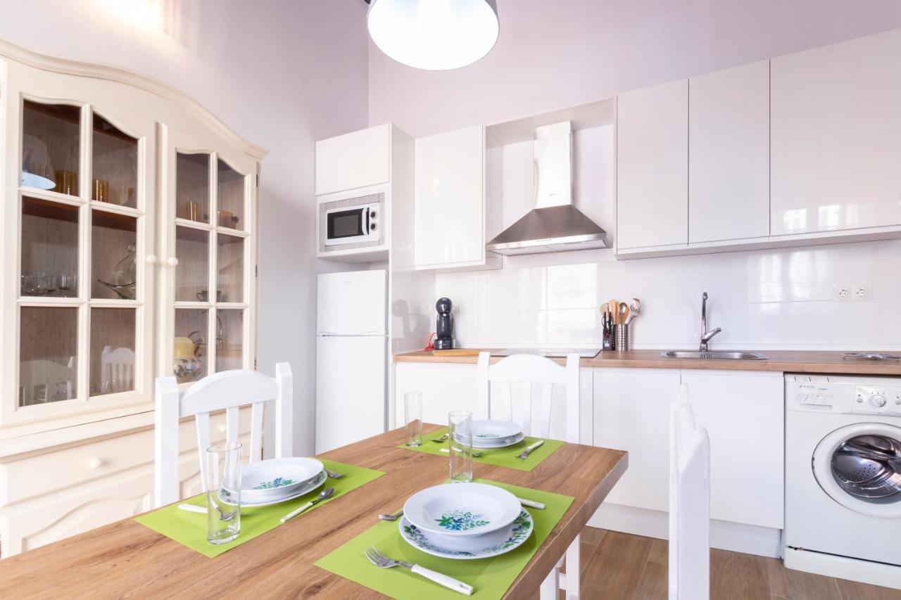 Sanders Jacaranda - Inviting Two-bedroom Downtown Malaga