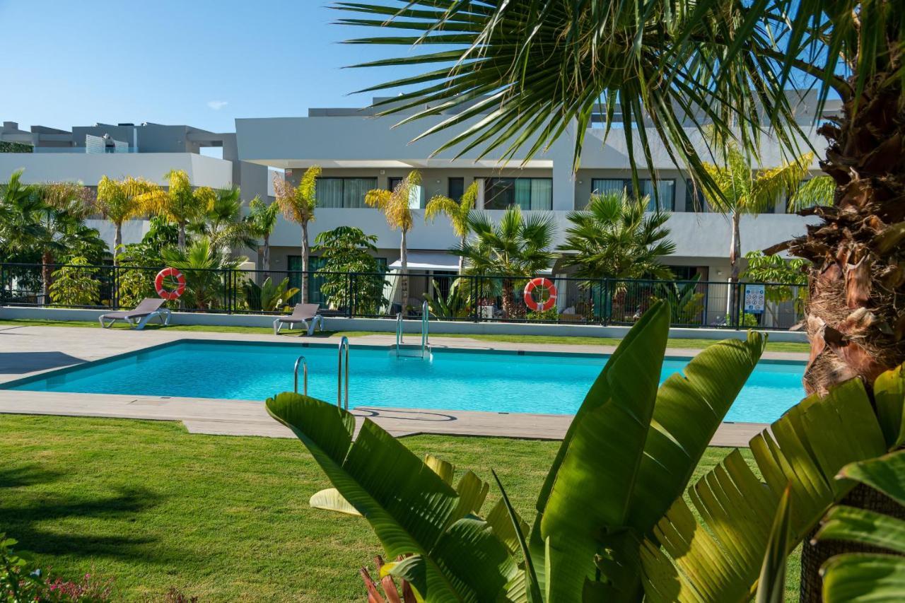 Holiday home Luxurious Townhouse With Roof Plunge Pool