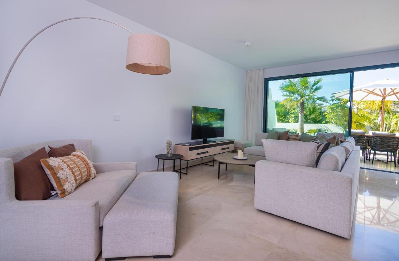Holiday home Luxurious Townhouse With Roof Plunge Pool