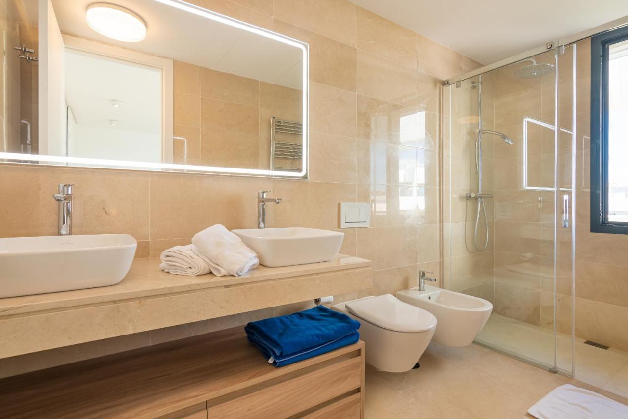 Luxurious Townhouse With Roof Plunge Pool Holiday home *