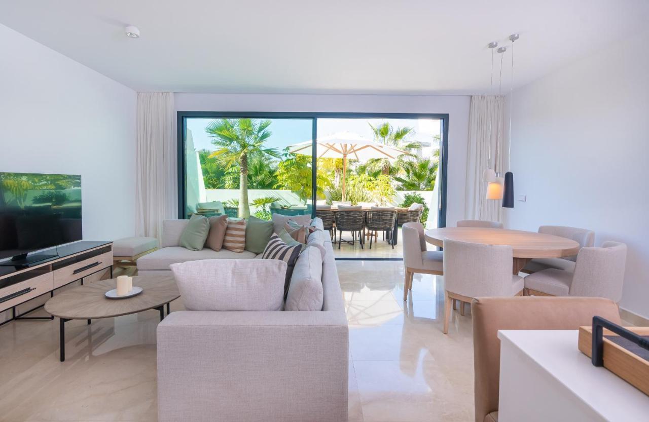 Holiday home Luxurious Townhouse With Roof Plunge Pool *