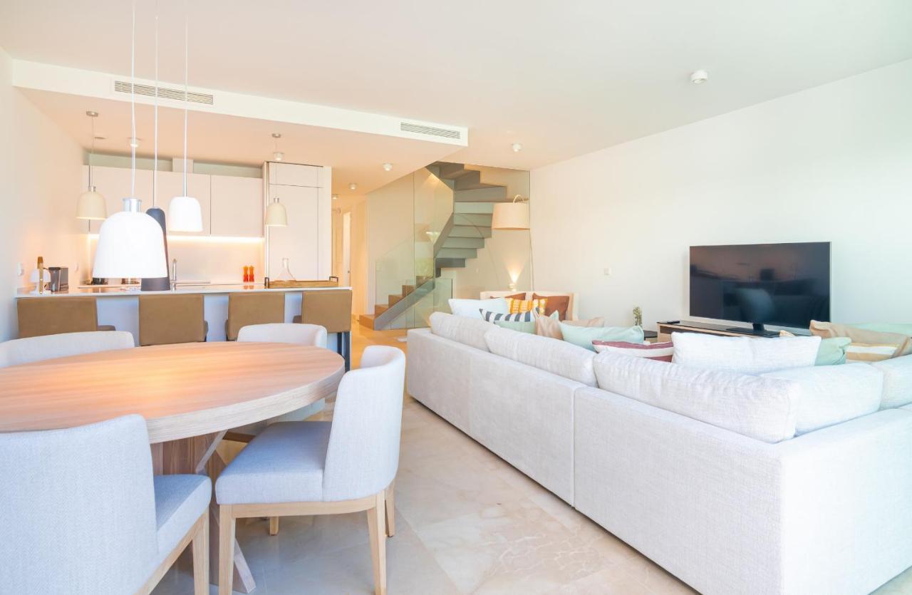 Holiday home Luxurious Townhouse With Roof Plunge Pool *