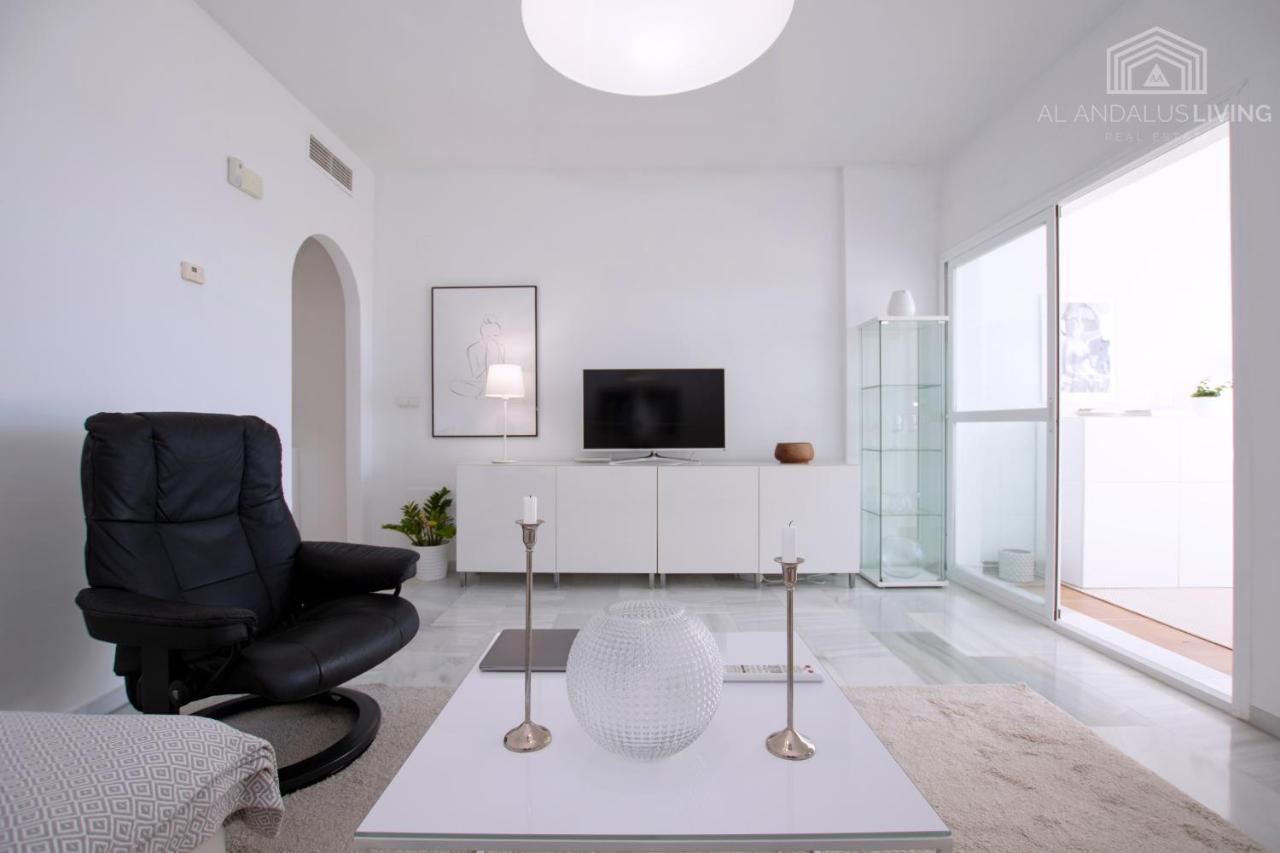 Apartamento Scandinavian Style With Amazing Sea Views And South West Facing Sunny Terrace In Miraflores Walking Distance To The Beach! Málaga