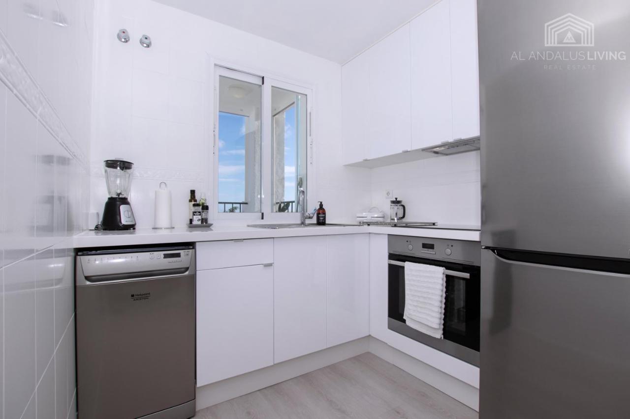 Scandinavian Style With Amazing Sea Views And South West Facing Sunny Terrace In Miraflores Walking Distance To The Beach! Apartamento Málaga