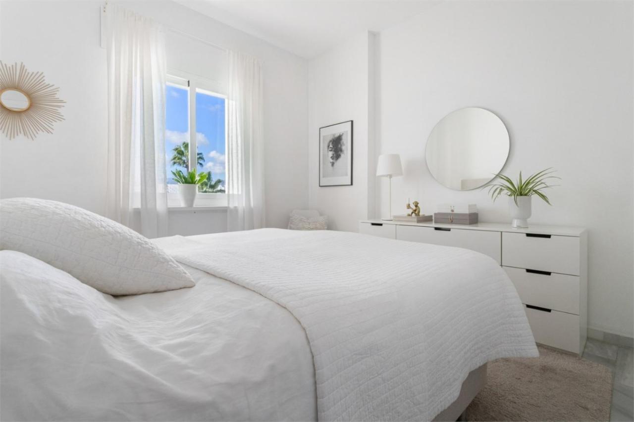Scandinavian Style With Amazing Sea Views And South West Facing Sunny Terrace In Miraflores Walking Distance To The Beach! Apartamento Málaga