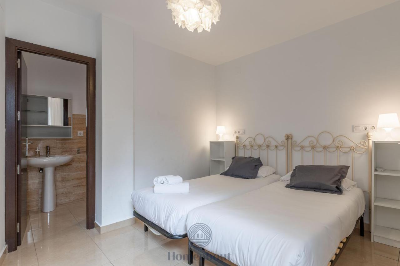Fun Building By Homeabout Apartment Malaga