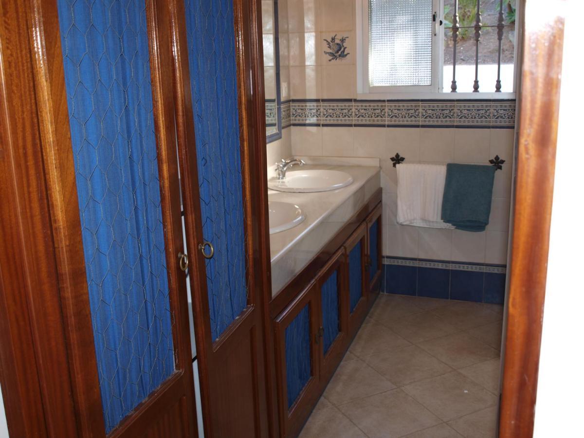 Acogedora Y Amplia Con Piscina Malaga