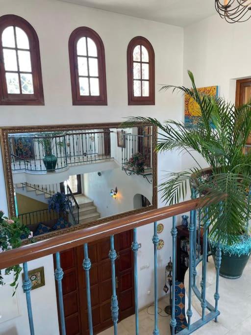 Beautiful 9 Bedroom With And Pool. Villa *