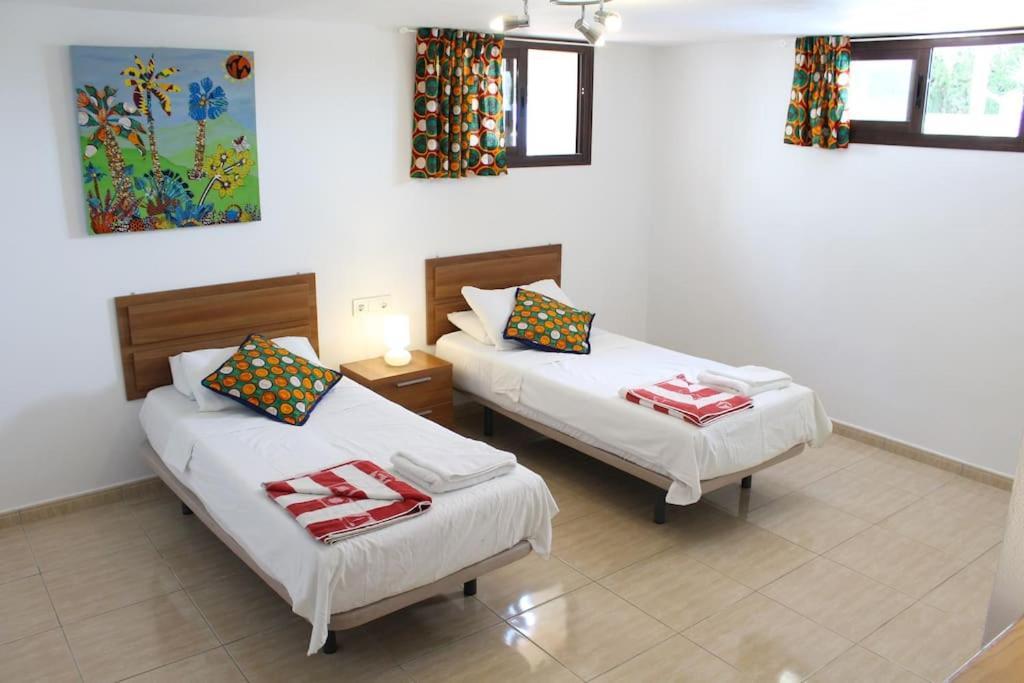 Villa Beautiful 9 Bedroom With And Pool. *
