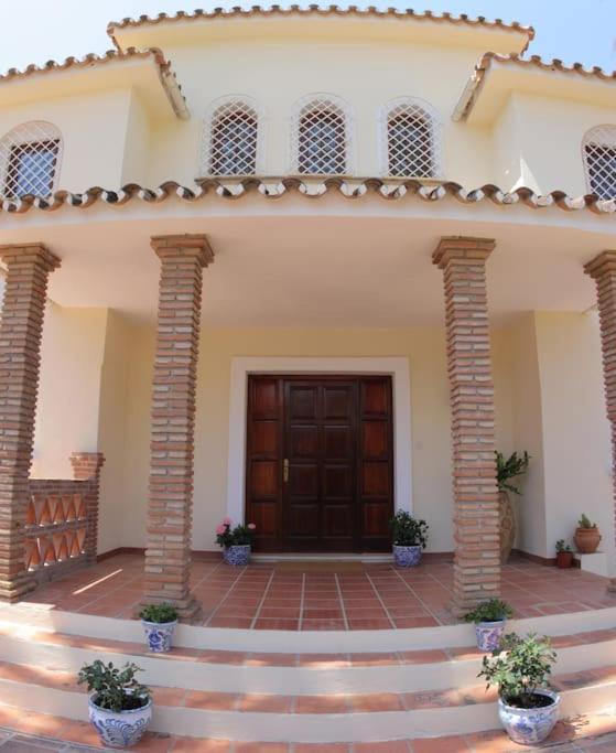 Villa Beautiful 9 Bedroom With And Pool. *