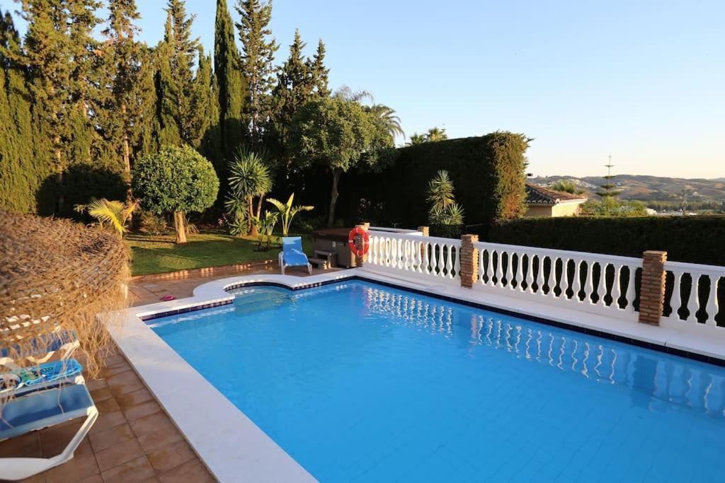 Beautiful 9 Bedroom With And Pool. Villa