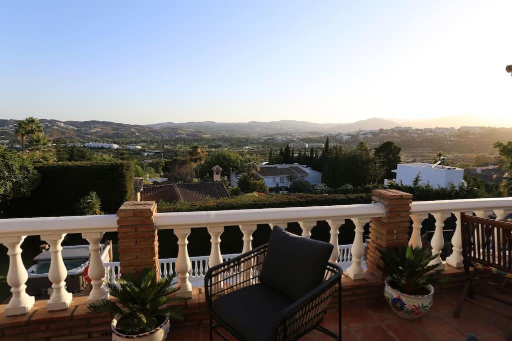 Beautiful 9 Bedroom With And Pool. Villa *