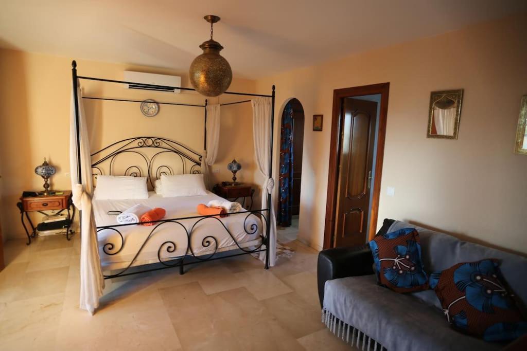 Beautiful 9 Bedroom With And Pool. * Málaga