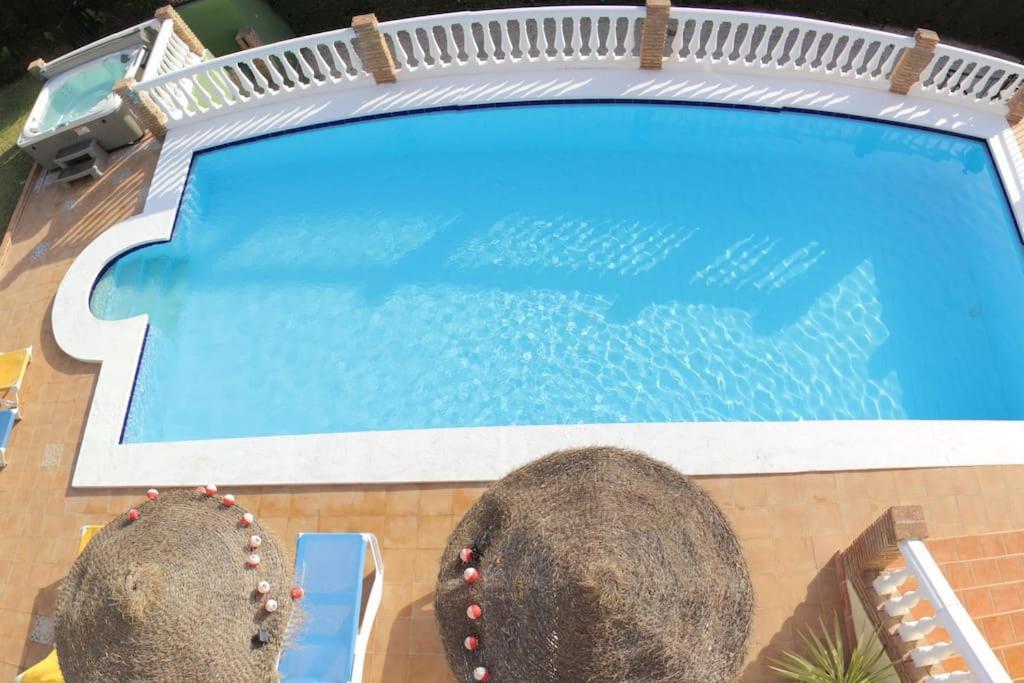 Beautiful 9 Bedroom With And Pool. Villa *