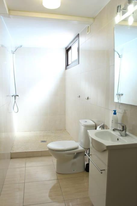 Villa Beautiful 9 Bedroom With And Pool. *