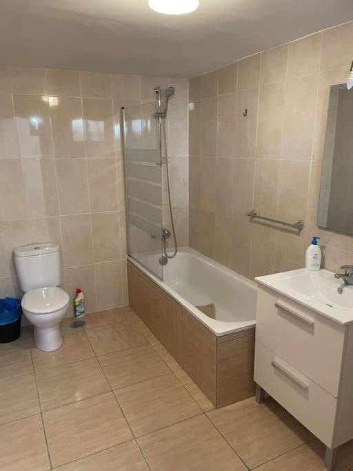 Villa Beautiful 9 Bedroom With And Pool. Málaga