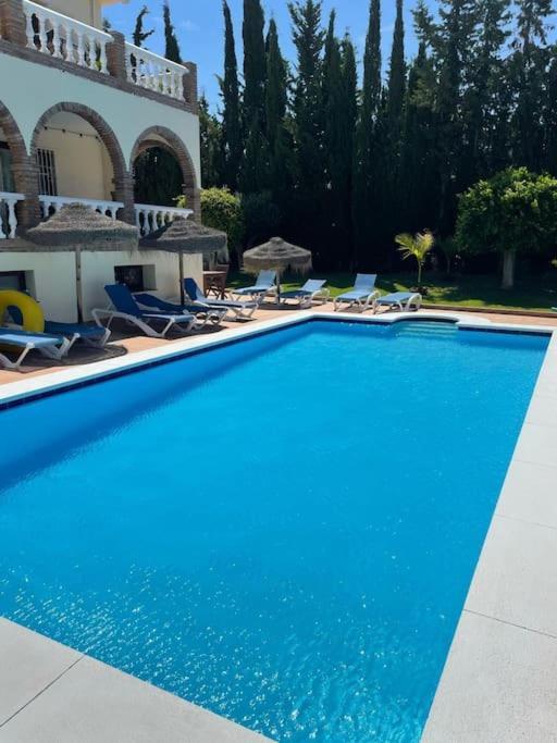 Beautiful 9 Bedroom With And Pool. *