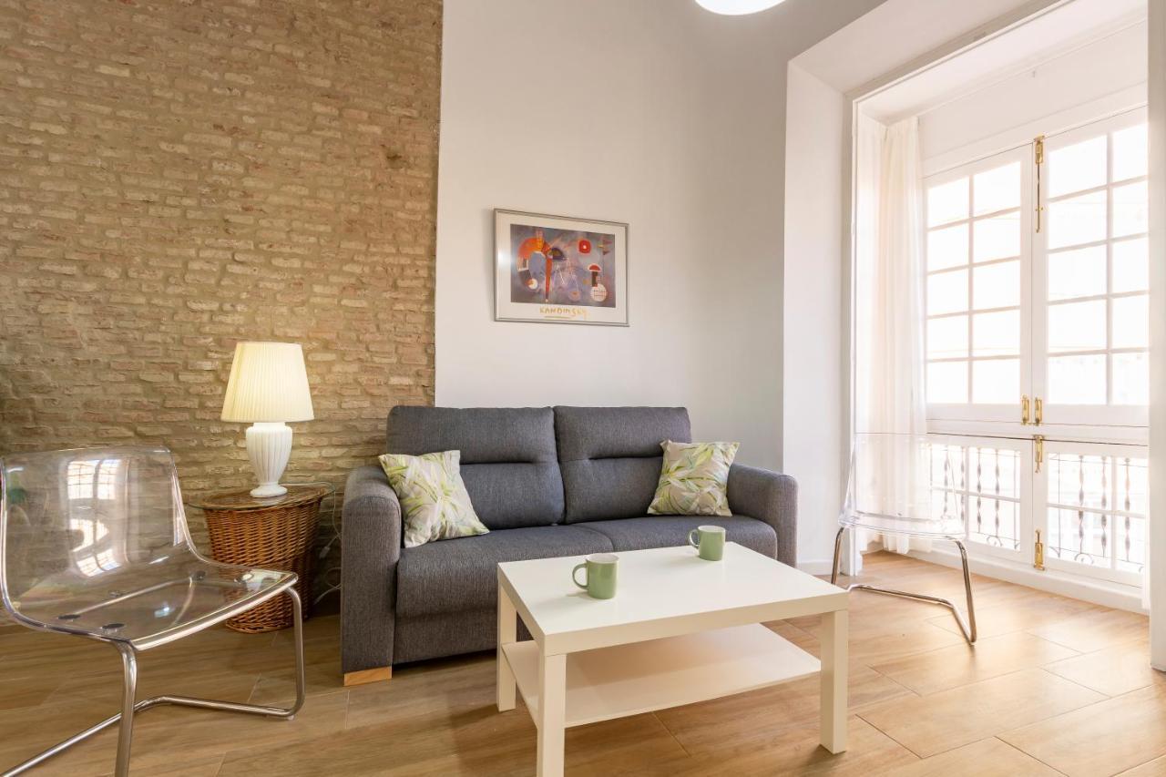 Sanders Jacaranda - Inviting Two-bedroom Downtown Apartment