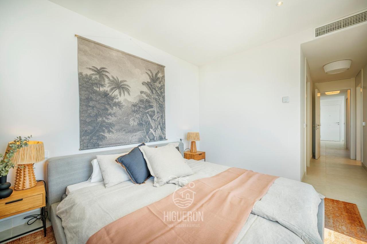 Exclusive. Location. Sea Views. Higueron West Apartamento