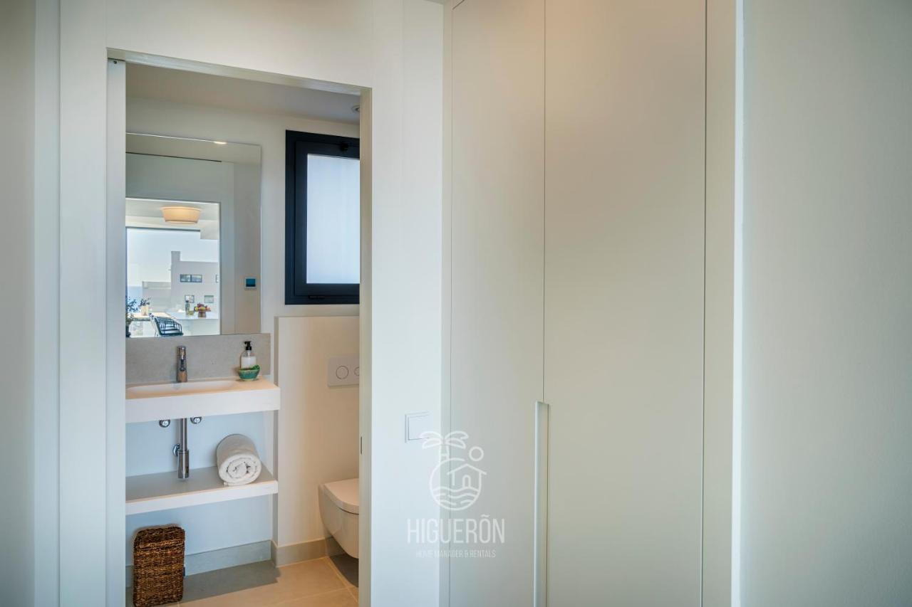 Exclusive. Location. Sea Views. Higueron West Apartamento