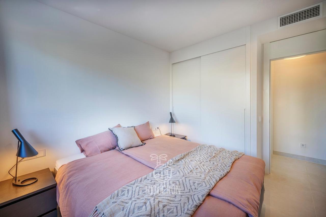 Exclusive. Location. Sea Views. Higueron West Apartamento