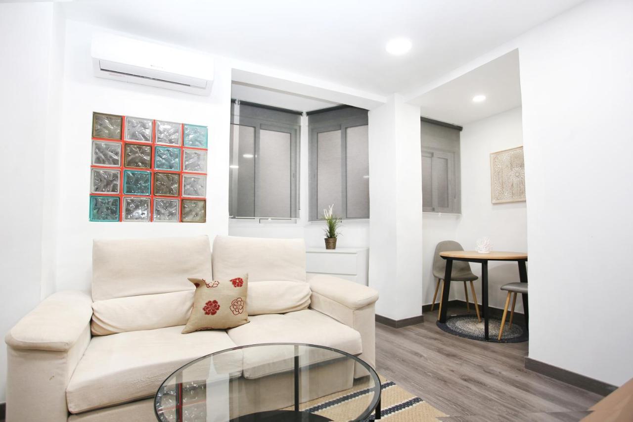 Apartamento En Calle Mendoza - Zona Huelin&300 Mts De La Playa Apartamento Málaga