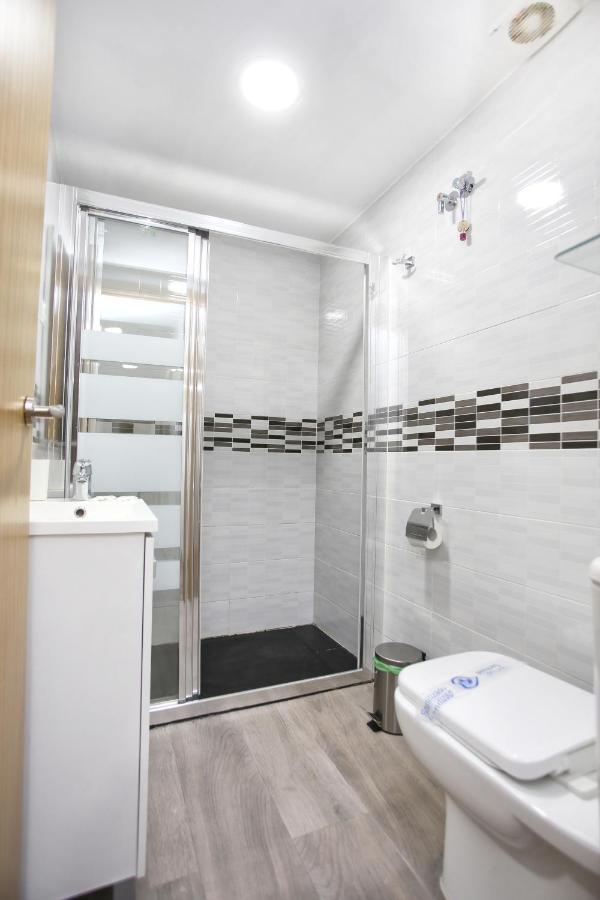 Apartamento En Calle Mendoza - Zona Huelin&300 Mts De La Playa * Málaga