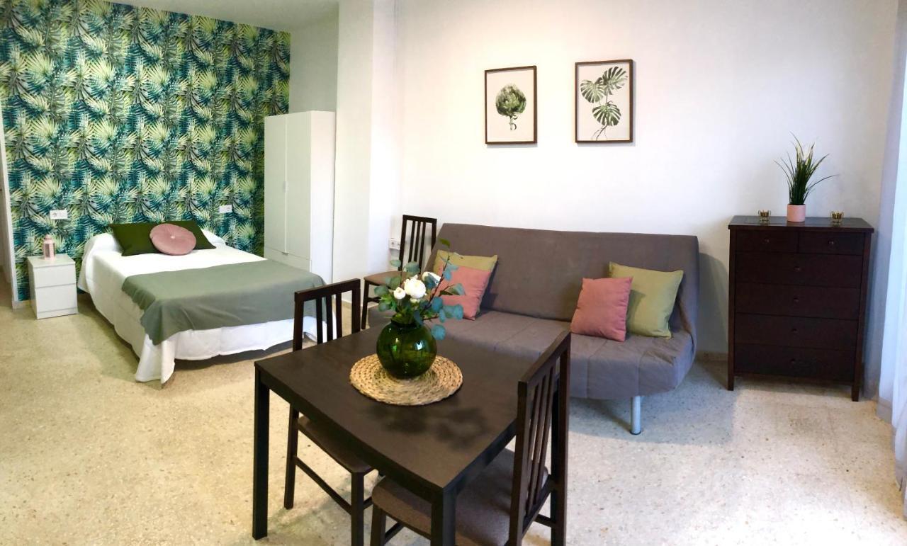 Con Piscina En Ciudad Jardin Apartment