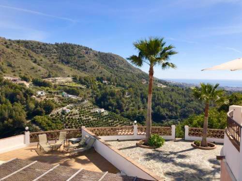 With Private Pool, Mountain And Sea Views Malaga