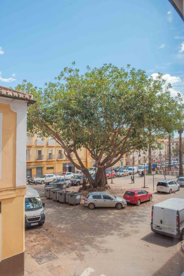 Peaceful & Bright With Patio - Center Apartment Malaga
