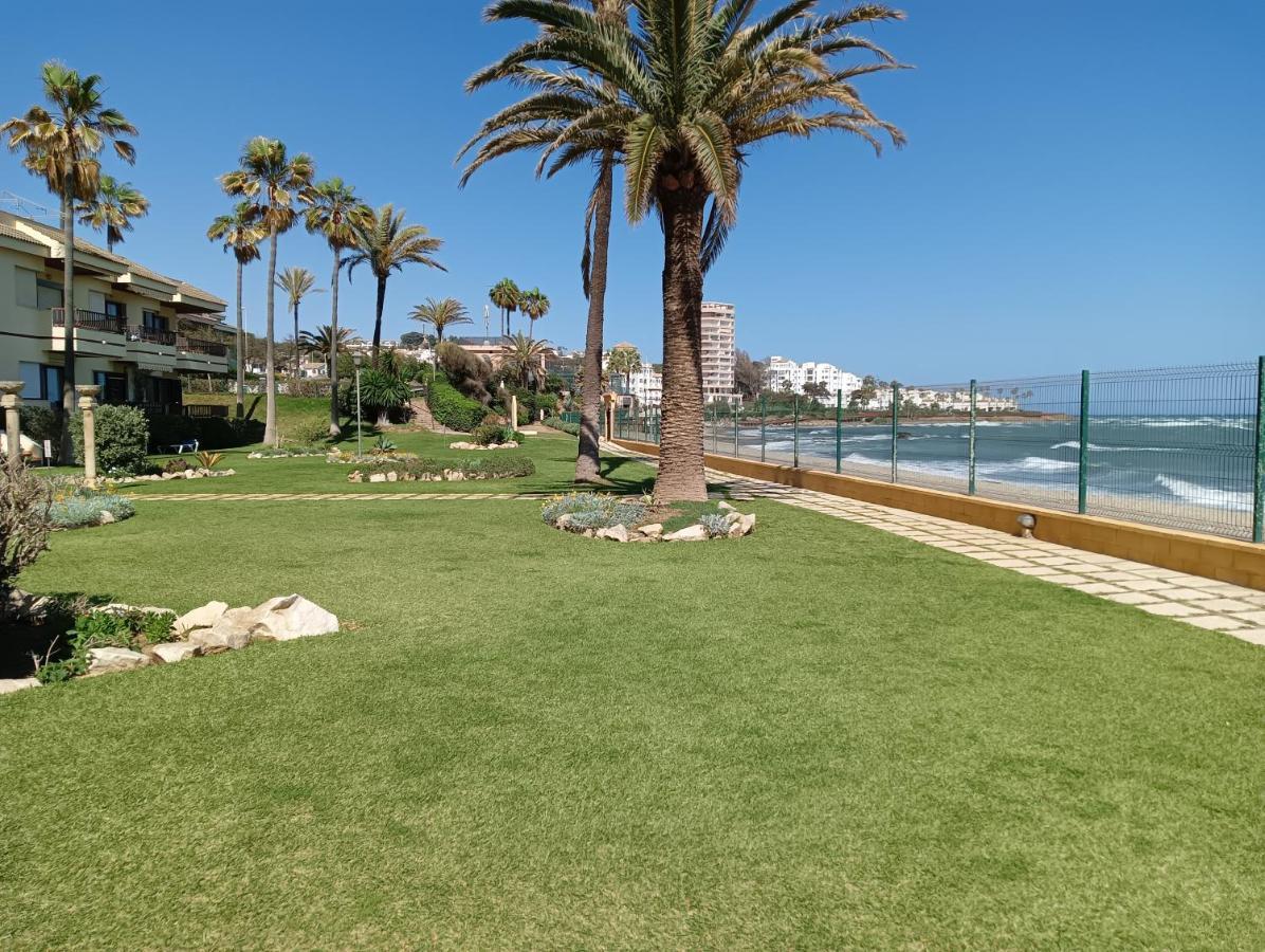 En Urb Primera Linea De Playa Apartamento *