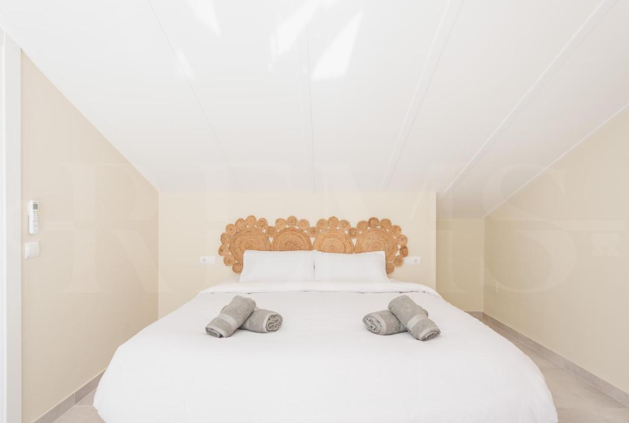 Penthouse & Private Rooftop In The Heart Of By Rems