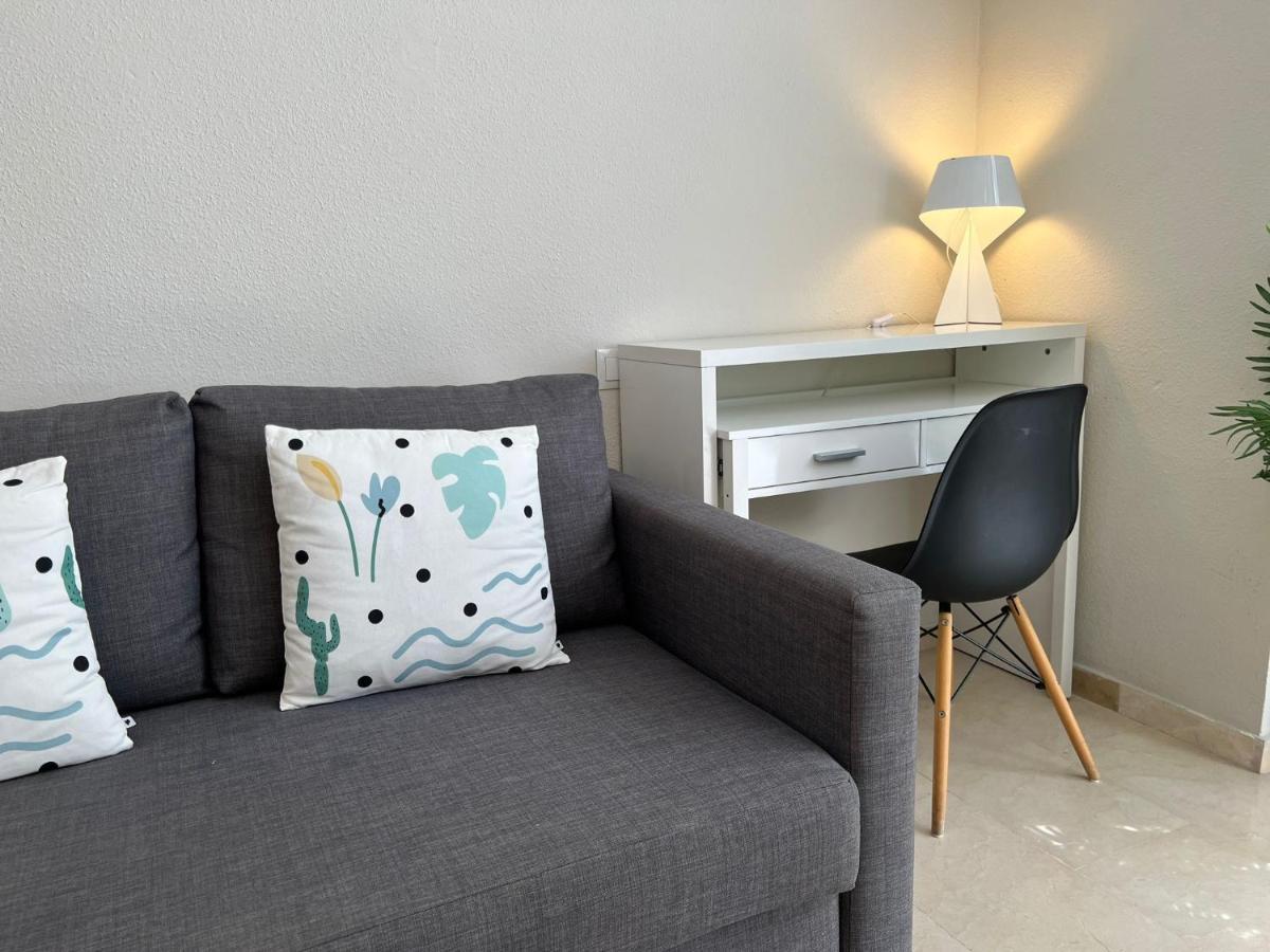 Gran Grupo De Familia O Amigos Apartamento