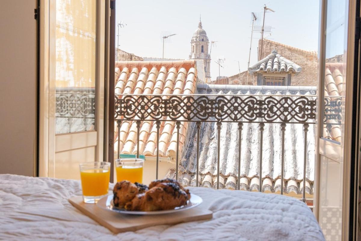 C61 - Brand New One Bedroom Cathedral Views Apartamento
