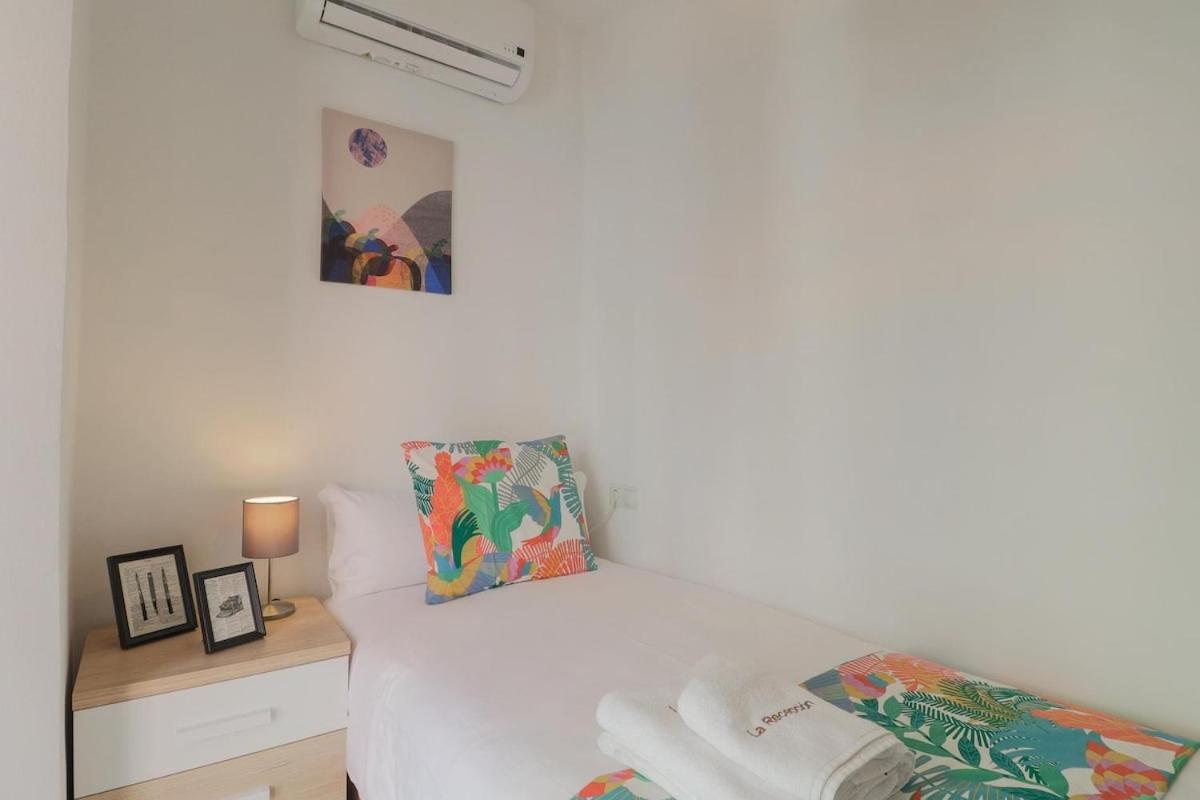 C40 - Warm Duplex In Center *