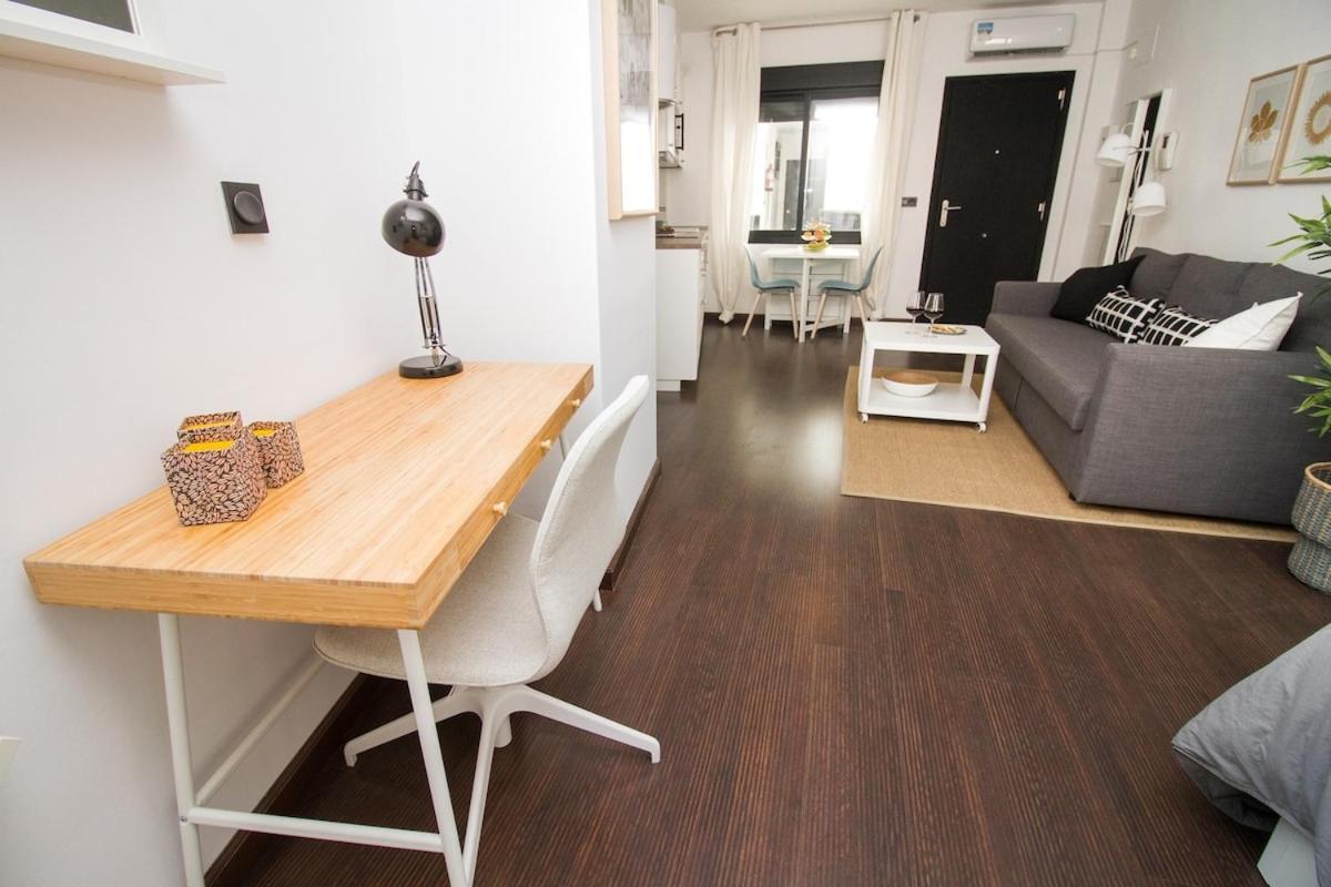 Apartment C77 - Romantic Studio In The Center With Terrace *