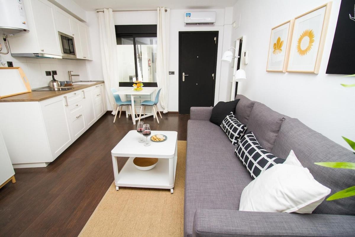 C77 - Romantic Studio In The Center With Terrace Malaga