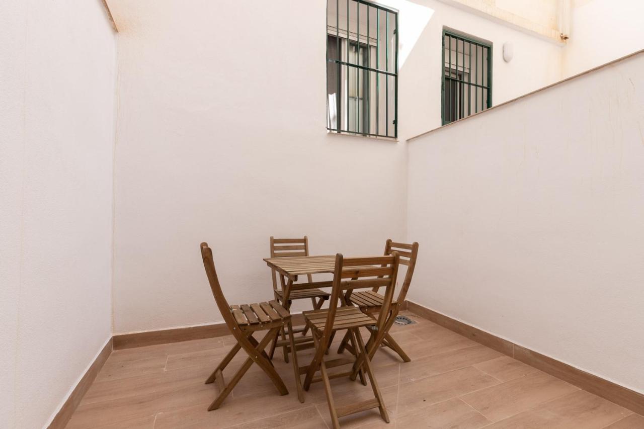 Fun Building By Homeabout Apartment Malaga
