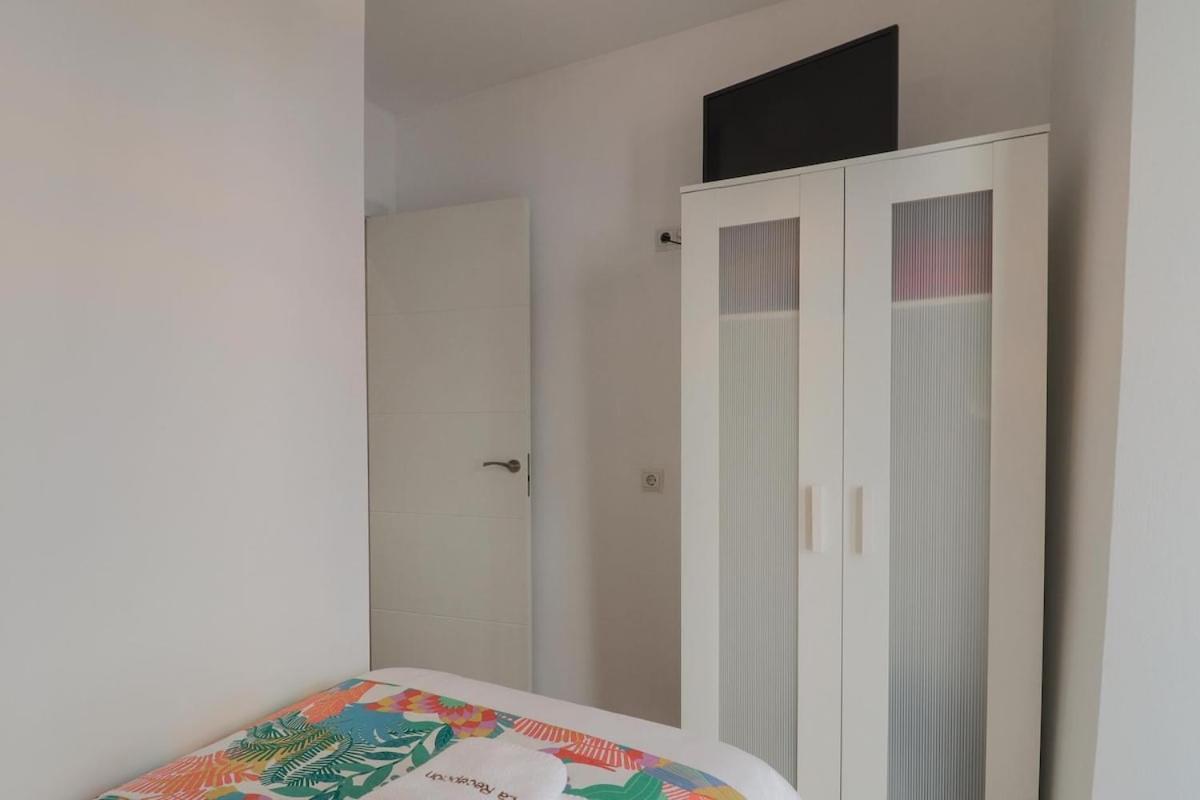 C40 - Warm Duplex In Center *