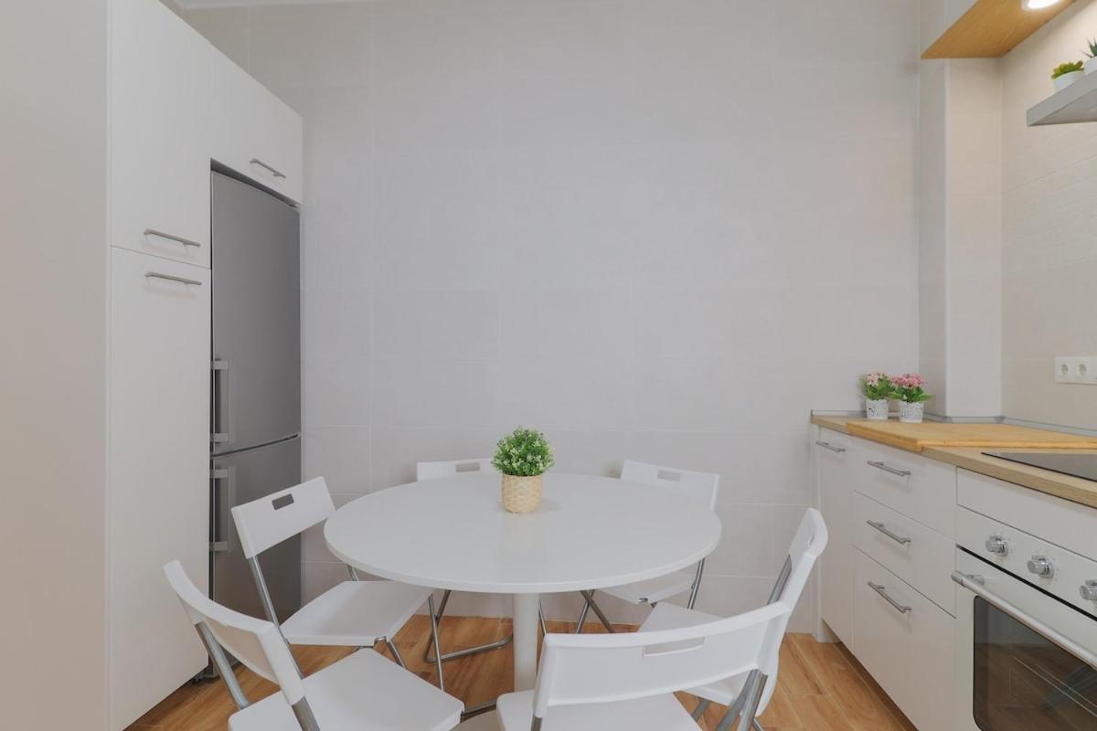 C102 - Huge And Stylish 5 Bedroom By The Center *