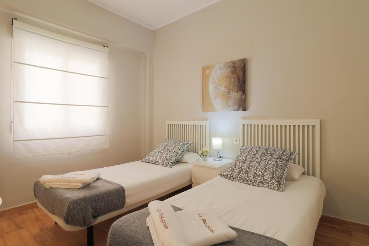 C102 - Huge And Stylish 5 Bedroom By The Center *