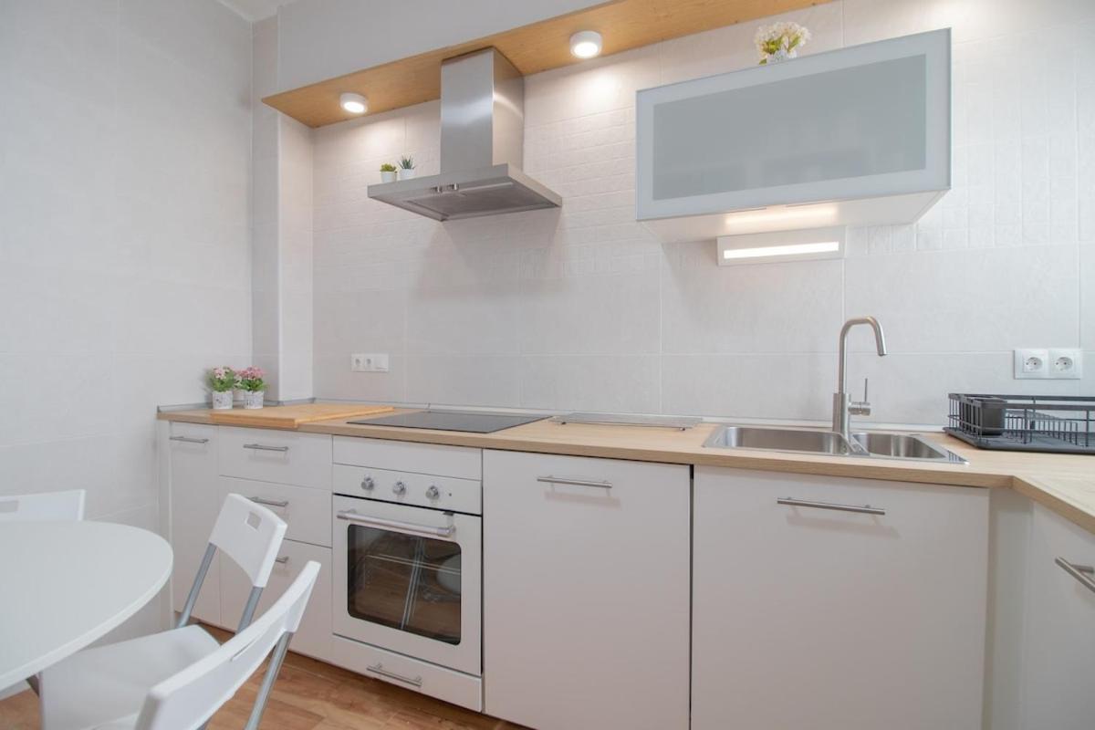 C102 - Huge And Stylish 5 Bedroom By The Center Apartment *