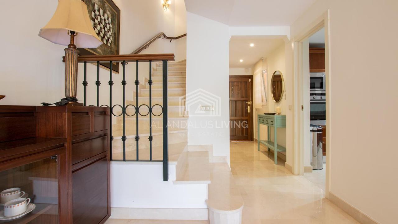 Villa Spacious Perfectly Maintained House With Private Garden And Communal Pool In Riviera Del Sol Malaga