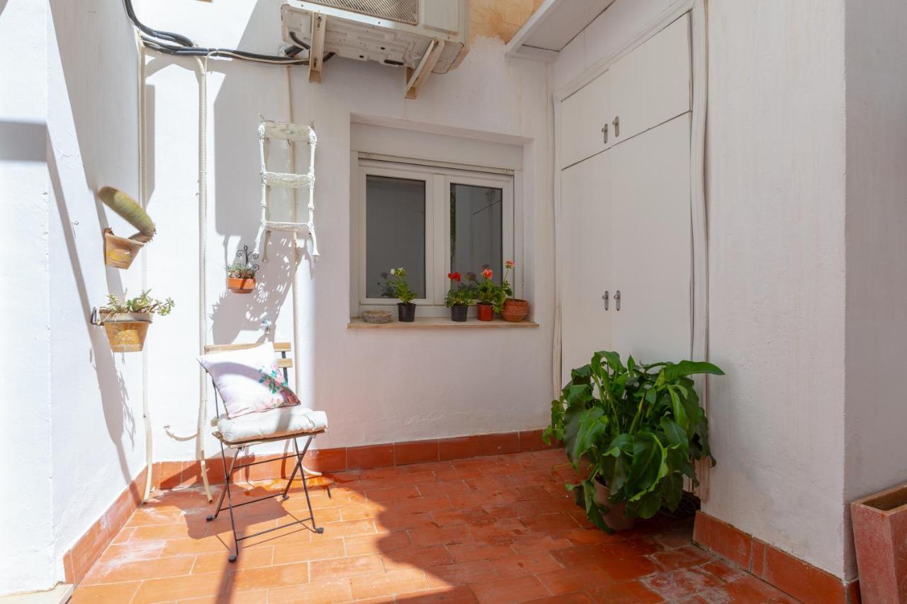 Apartamento With Two Bedrooms And A Patio *