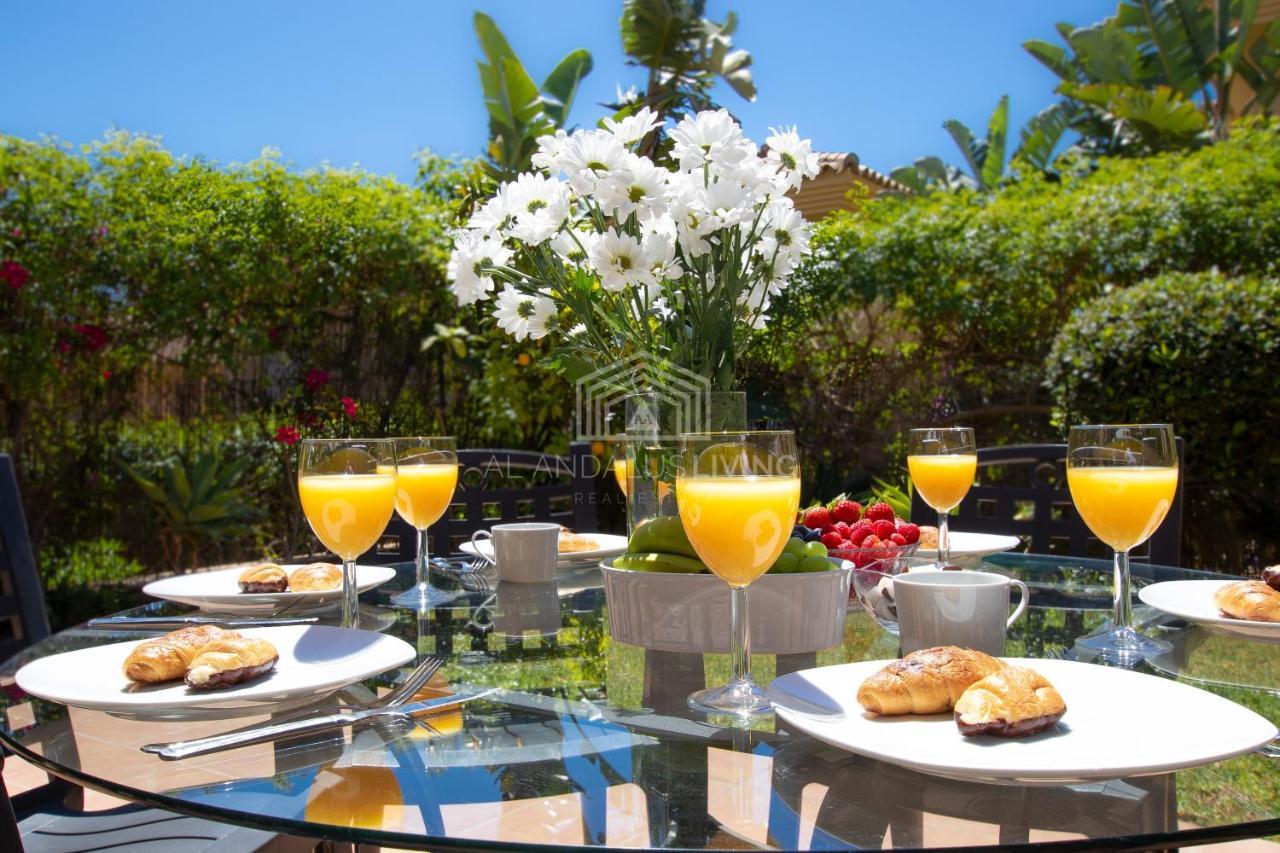 Spacious Perfectly Maintained House With Private Garden And Communal Pool In Riviera Del Sol Villa *
