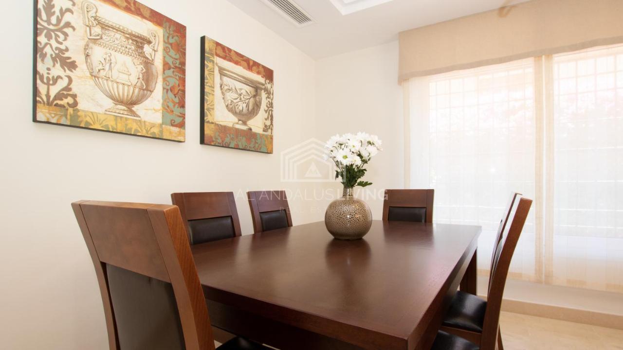 Spacious Perfectly Maintained House With Private Garden And Communal Pool In Riviera Del Sol Villa *