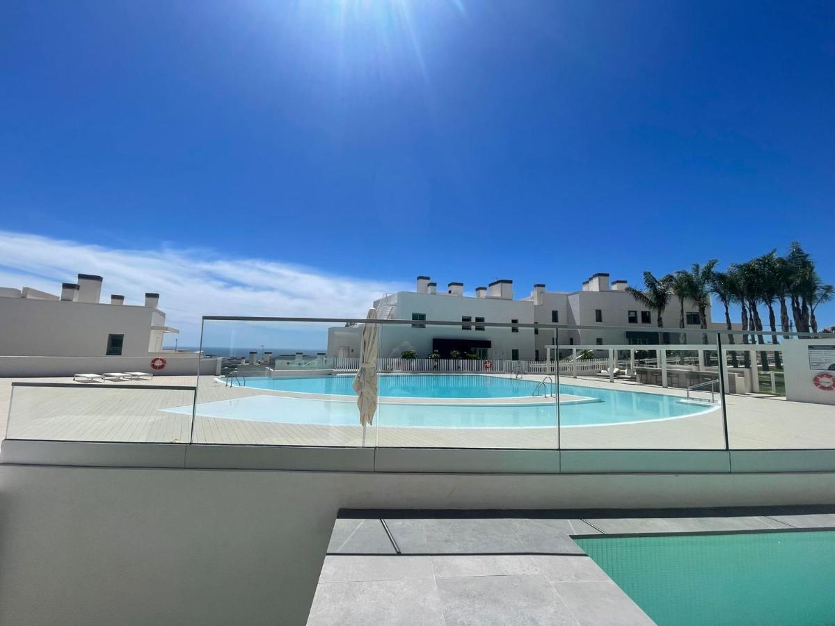 High End Large Ground Floor With Luxury Private Pool And Sea Views