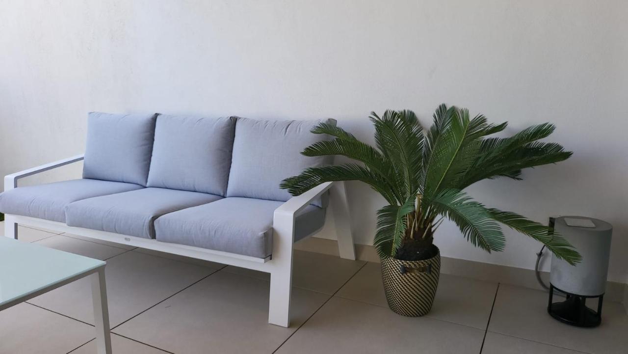 High End Large Ground Floor With Luxury Private Pool And Sea Views